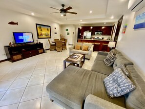 Smart TV - Second floor Condo with pool view- Best location and place to stay in town! (Jaco beach)