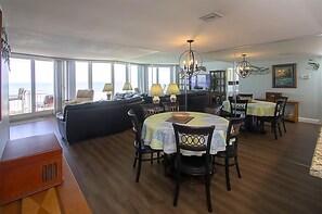 Dining - Beautiful Beach Front Condo (Daytona Beach Shores)