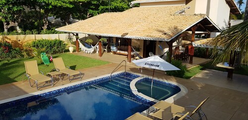 FULL HOUSE INFRASTRUCTURE COND. VON KORALLEN IN DER NÄHE DES STRANDES IN GUARAJUBA.