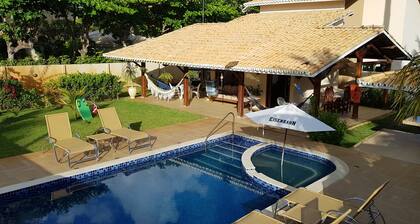 FULL HOUSE INFRASTRUCTURE COND. VON KORALLEN IN DER NÄHE DES STRANDES IN GUARAJUBA.