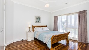 4 bedrooms, iron/ironing board, free WiFi, bed sheets