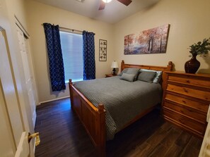 3 bedrooms, iron/ironing board, travel crib, free WiFi - Your Backyard Oasis Waiting ..., beautiful home in an award winning community (Gilbert)