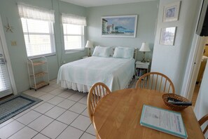 Bureau, fer et planche à repasser, Wi-Fi, draps fournis