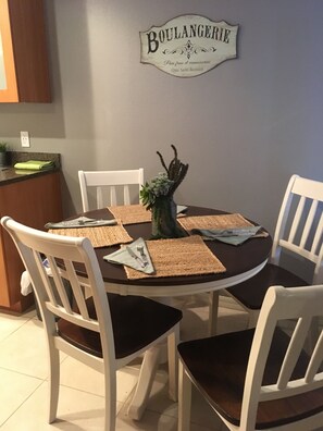 Dining - Excellent Location! (Phoenix)