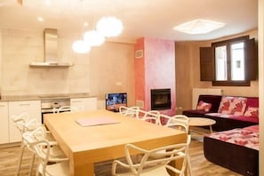 Dining - Rural house (rental) Las Mamblas for 8 people (Covarrubias)