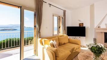 智能电视、壁炉、书、立体声音响