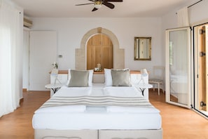 7 bedrooms, in-room safe, iron/ironing board, travel cot