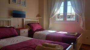 2 Schlafzimmer, Bügeleisen/Bügelbrett, Reisekinderbett, kostenloses WLAN