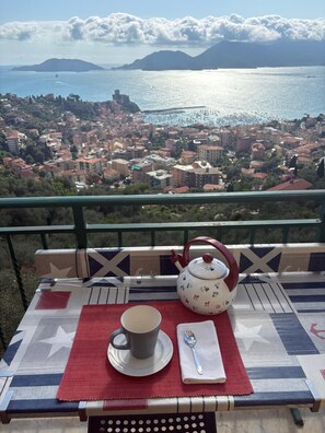 Outdoor dining - Apartment 6 pax wifi breathtaking sea view (Lerici)