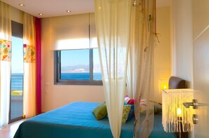 3 عدّة غرف نوم وخزنة داخل الغرفة ومكواة/لوح كي وسرير سفر