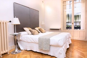 3 habitaciones, tabla de planchar con plancha, wifi y ropa de cama