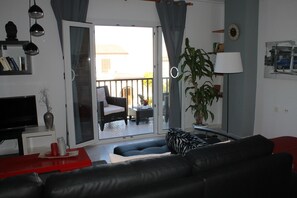 TV, books, offices - "NOEMI" CHIC APART NEAR THE BEACH (Can Picafort 07458)