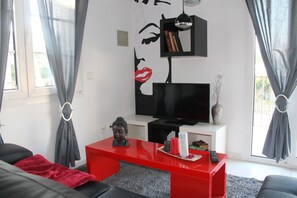 TV, books, offices - "NOEMI" CHIC APART NEAR THE BEACH (Can Picafort 07458)