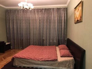 3 bedrooms, in-room safe, iron/ironing board, WiFi