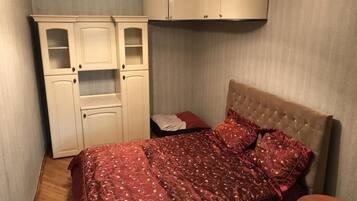 3 quartos, cofres nos quartos, ferros/tábuas de passar roupa, Wi-Fi