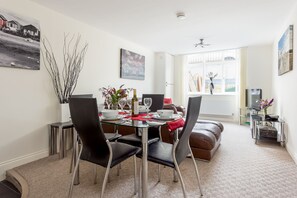 Dining - Luxury 2BR apartment 500m from beach and close proximity to New Forest  (Boscombe, Bournemouth)