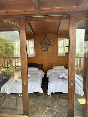 4 bedrooms, desk, iron/ironing board, free WiFi