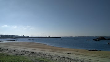 Una spiaggia nelle vicinanze