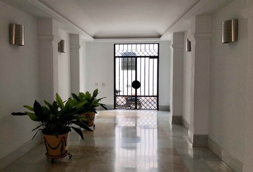 Asunto Antequeran keskustassa, pysäköinti samassa ilmaisessa rakennuksessa