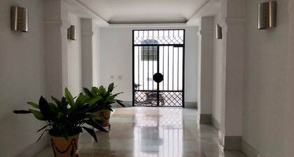 Asunto Antequeran keskustassa, pysäköinti samassa ilmaisessa rakennuksessa