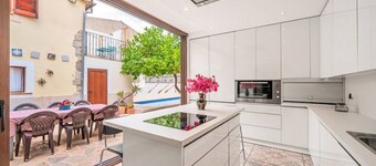 Private swimming pool, air conditioning, 6 bedrooms ideal for families