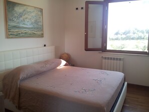 2 室のベッドルーム、アイロン / アイロン台、WiFi、ベッドシーツ