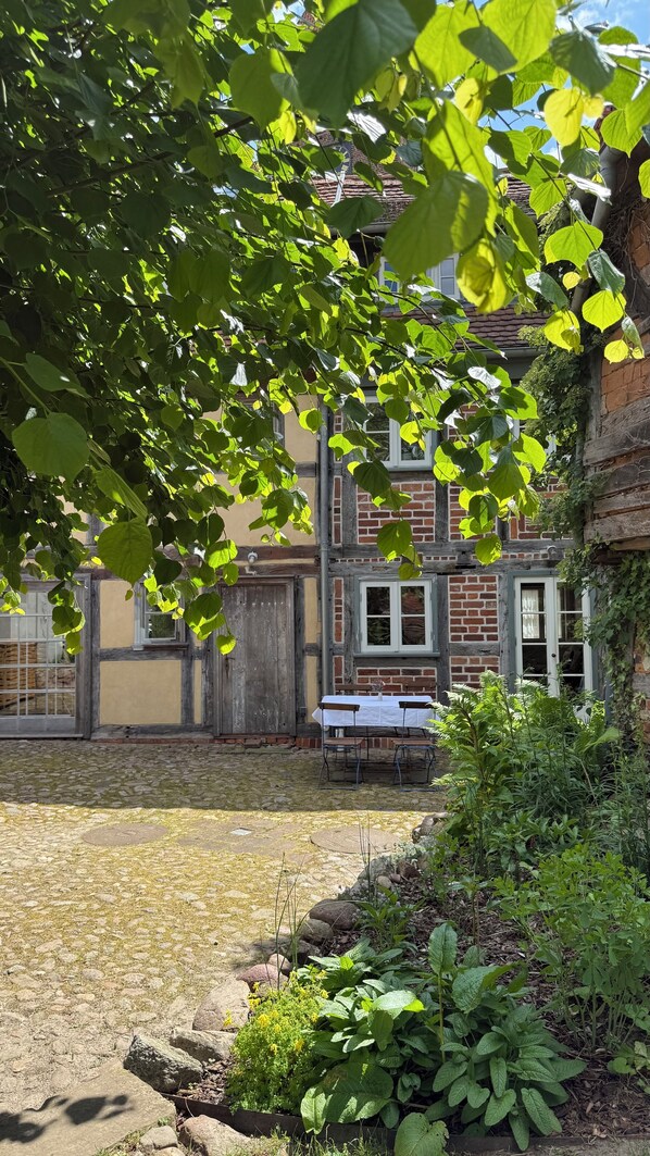Exterior - Lovingly restored half-timbered house in a romantic city center location (Sachsen-Anhalt)