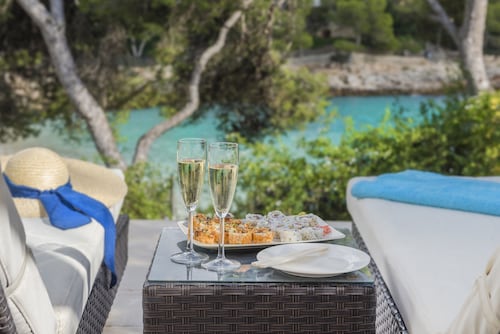 Luxury Beachfront Villa, aivan rannalla, 20 m kaupunkiin, lämmitetty uima-allas (huhti-lokakuu)