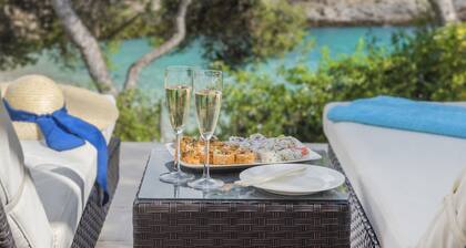 Luxury Beachfront Villa, aivan rannalla, 20 m kaupunkiin, lämmitetty uima-allas (huhti-lokakuu)