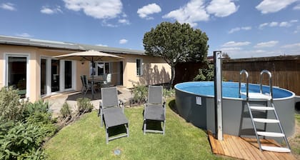 Holiday home on Lake Niegripper with pool