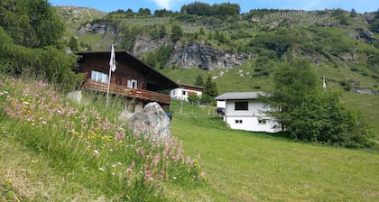 Freistehendes Haus am Fluss in Gehdistanz zum Dorf und Skilifte