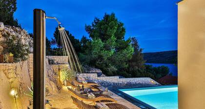 Awesome home in Poljica