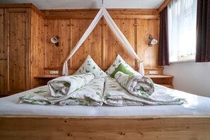 2 bedrooms, in-room safe, iron/ironing board, travel cot