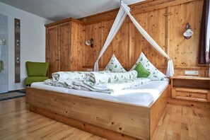 2 bedrooms, in-room safe, iron/ironing board, travel cot