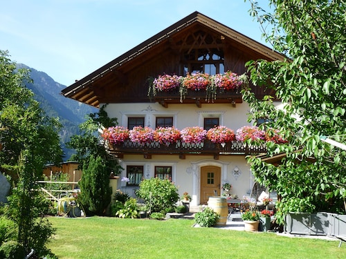 Beautiful, exclusively furnished apartment with 4 edelweiss 