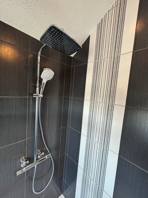 Badekar, hårtørrer, håndklæder, Sæbe