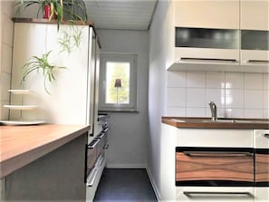 Fridge, oven, stovetop, dishwasher - Maisonette apartment near Kassel (Wolfhagen)