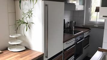 Kühlschrank, Ofen, Herdplatte, Geschirrspüler