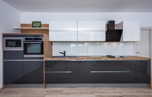 Fridge, stovetop, dishwasher, coffee/tea maker