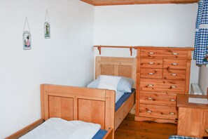 2 dormitorios, tabla de planchar con plancha, cuna de viaje y wifi