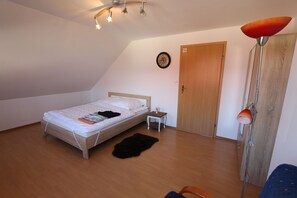 3 عدّة غرف نوم ومكواة/لوح كي وواي فاي مجانًا وملاءات أسرّة