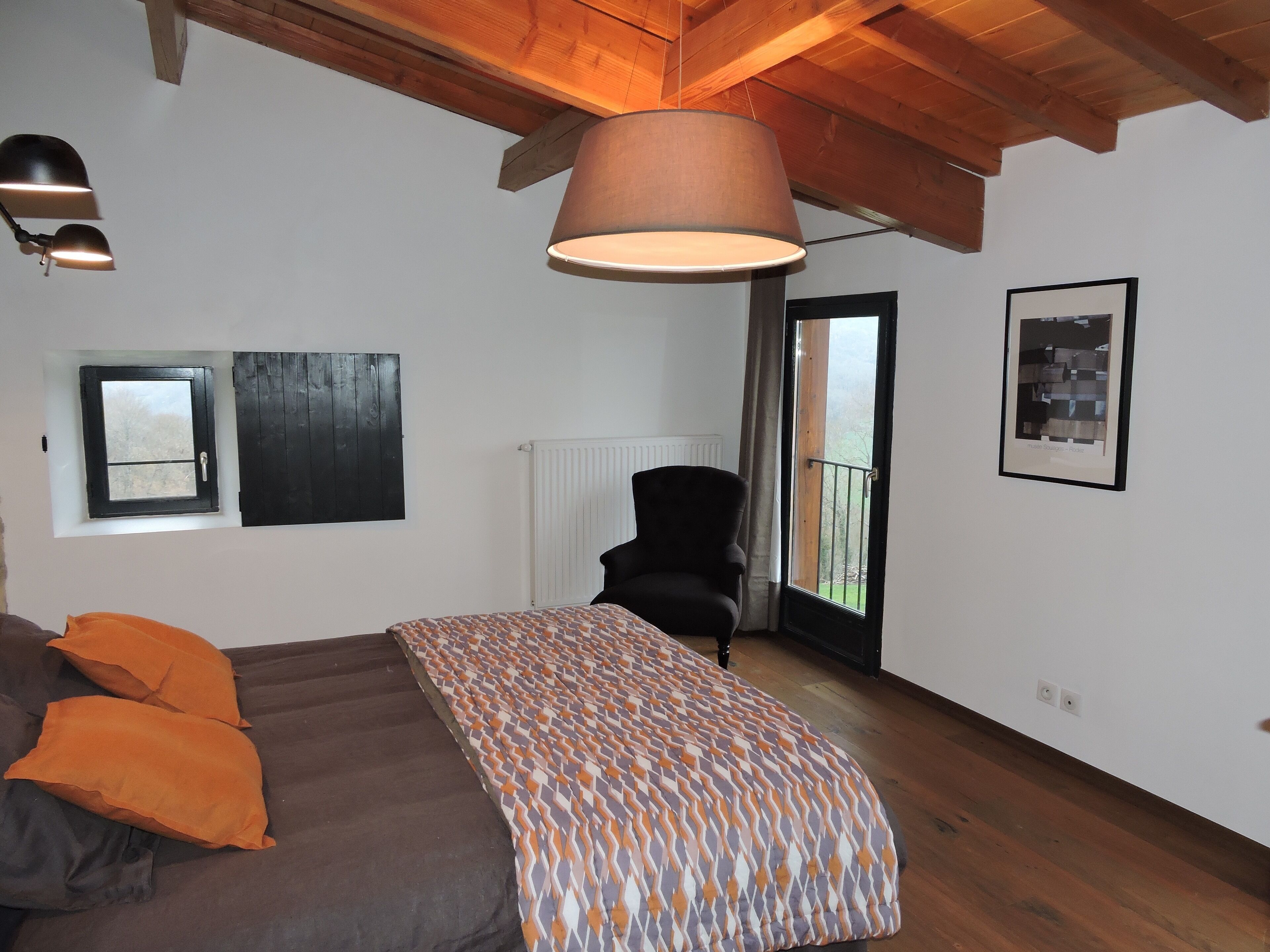 4 habitaciones, escritorio, tabla de planchar con plancha y wifi gratis 