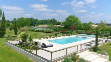 Piscina all'aperto, una piscina riscaldata