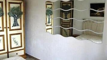 1 slaapkamer, een strijkplank/strijkijzer, wifi, beddengoed