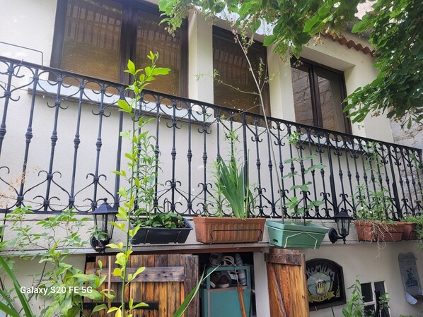 Exterior detail - OLD VILLAGE HOUSE (Ruoms)