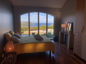 3 chambres, fer et planche à repasser, Wi-Fi, draps fournis