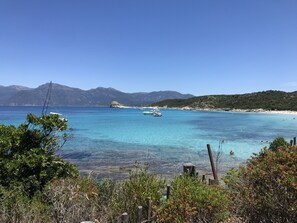 Plage à proximité, chaises longues