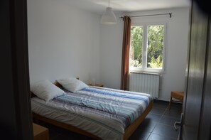 3 bedrooms, iron/ironing board