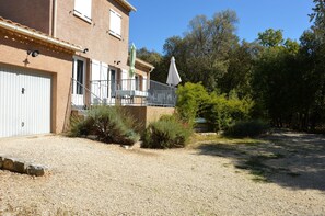 Exterior - In the southern Ardèche, house on a forested and fenced ground with pool, quiet (Orgnac-L'aven)