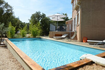 Ardèche Sur, Casa en grandes terrenos arbolados cerrada Piscina privada, muy tranquila